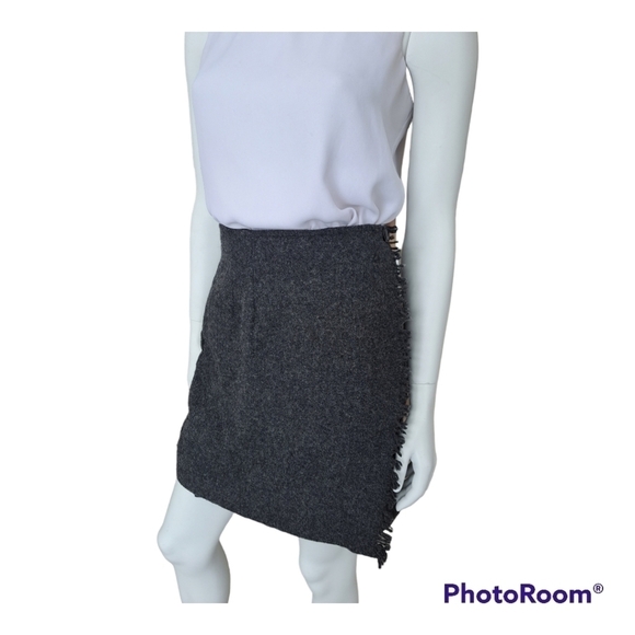 Woolrich dark grey wool mini wrap skirt with fringe edge and button closures S10 - Picture 4 of 13